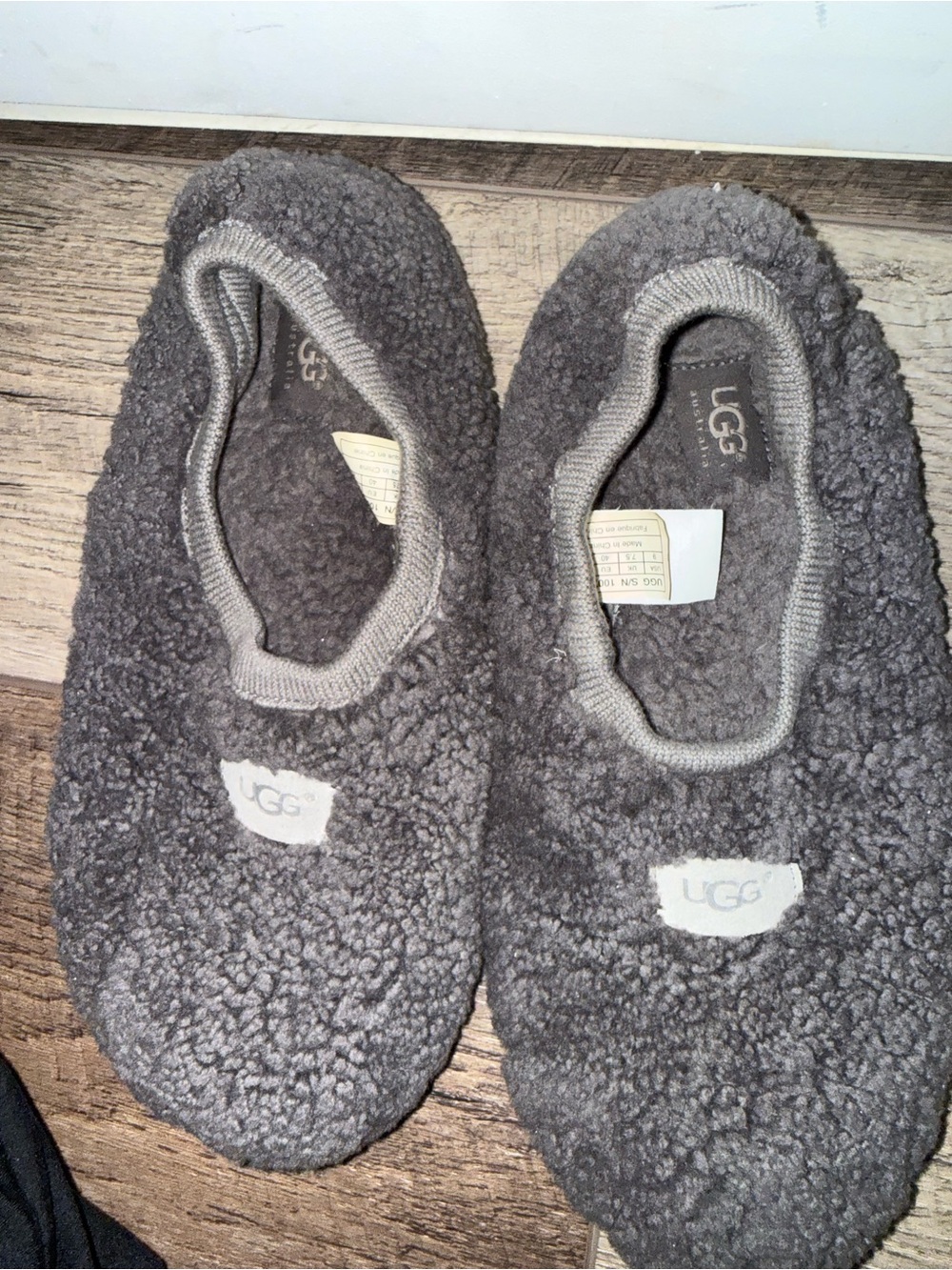 UGG Womens Charcoal Gray Sherpa Slippers